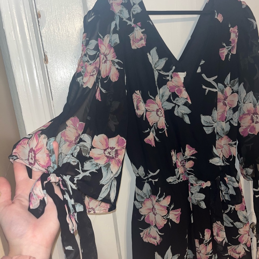 CLOSET CLEAR OUT!🎉 NWT NY&CO Black Floral Romper - Picture 2 of 6